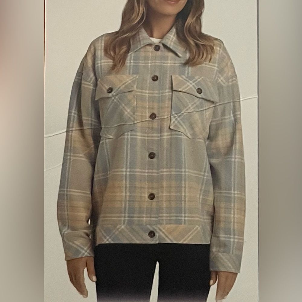 🆕 Women's Boston Traders shacket in peach/baby blue/white plaid